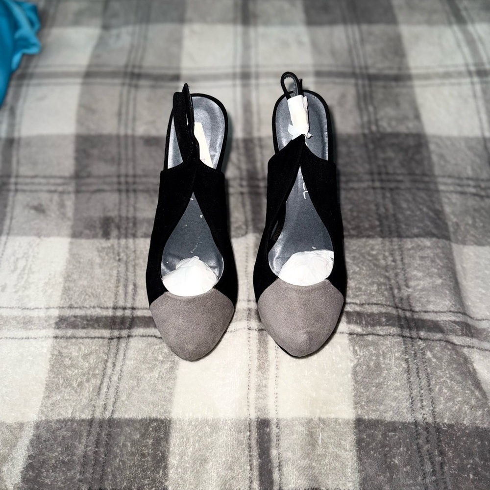Kiss&Tell(8)-Chic Black and Gray Heels with Modern Design